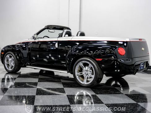 Used 2005 Chevrolet SSR w/ Preferred Equipment Group image 7