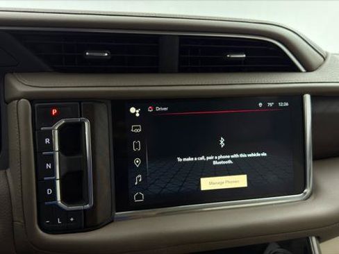 Used 2022 GMC Yukon XL Denali AWD/4WD image 32