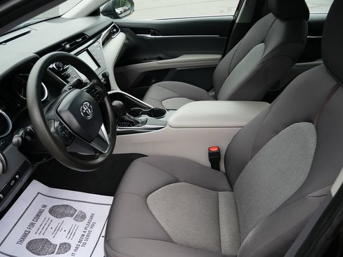 Used 2018 Toyota Camry LE FWD image 10