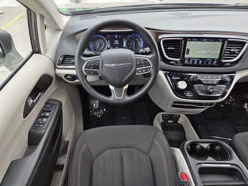 Used 2019 Chrysler Pacifica Touring Plus w/ Advanced Safetytec Group FWD image 22