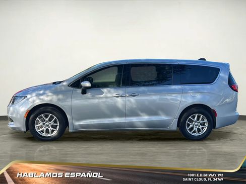 Used 2022 Chrysler Voyager LX image 3