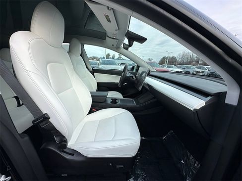 Used 2022 Tesla Model Y Performance image 21