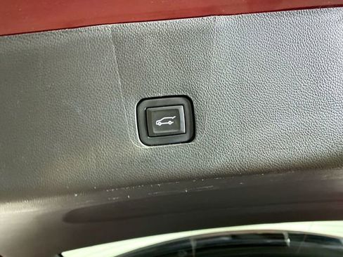 Used 2020 Chevrolet Traverse Premier image 36