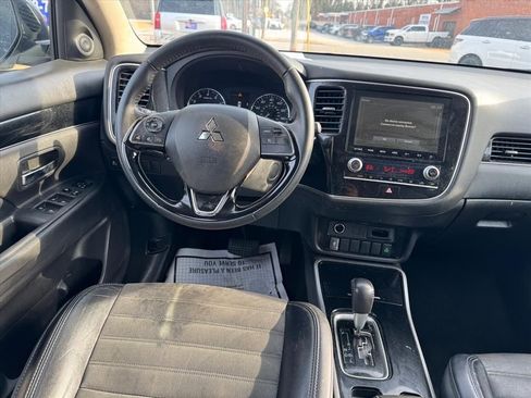 Used 2020 Mitsubishi Outlander SE image 13