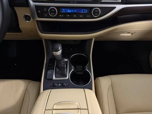 Used 2015 Toyota Highlander Limited Platinum AWD/4WD image 24