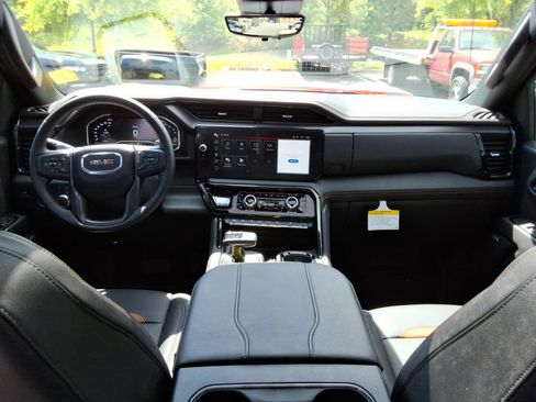 Certified 2025 GMC Sierra 1500 AT4 w/ AT4 Premium Package AWD/4WD image 22