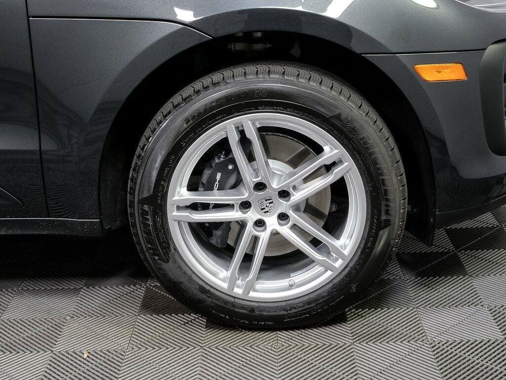 Certified 2026 Porsche Macan AWD/4WD image 38