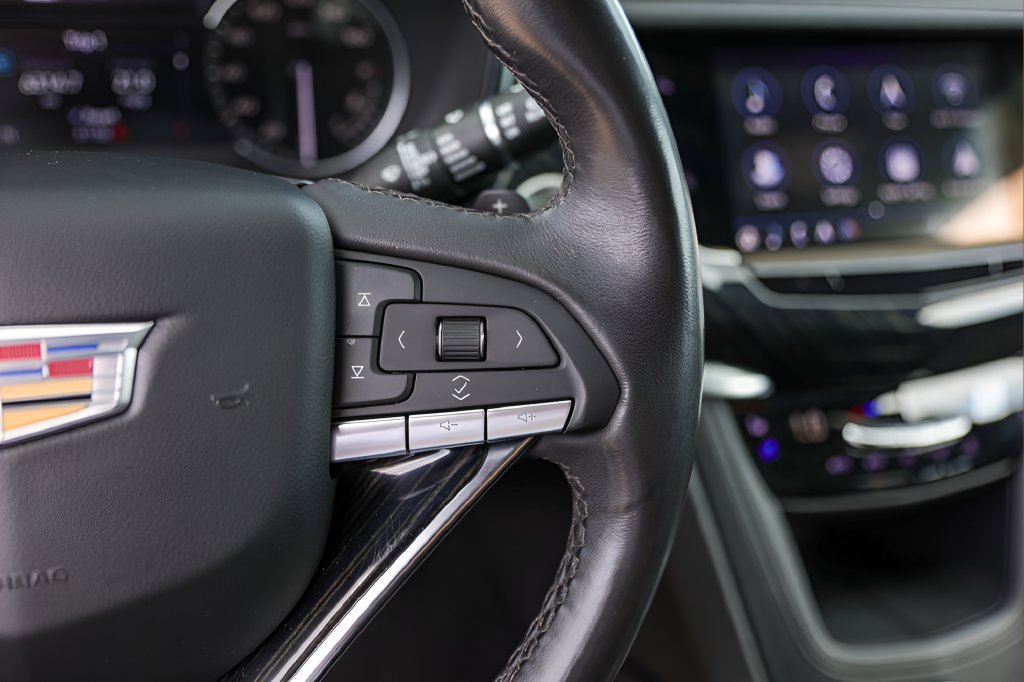Certified 2025 Cadillac XT6 Premium Luxury FWD image 15