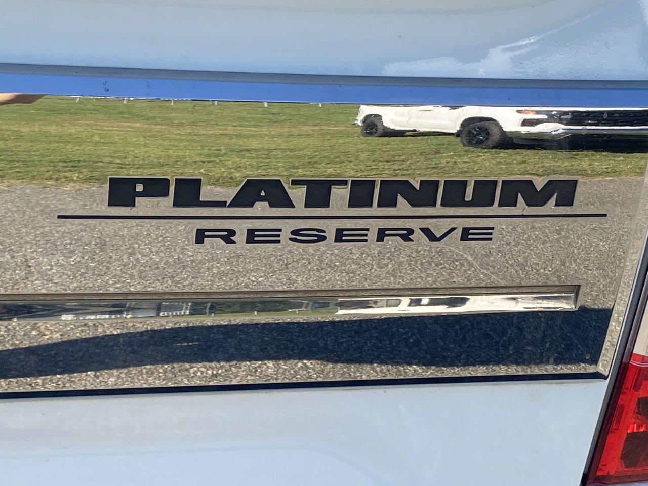Used 2018 Nissan Titan Platinum Reserve w/ Platinum Utility Package AWD/4WD image 12