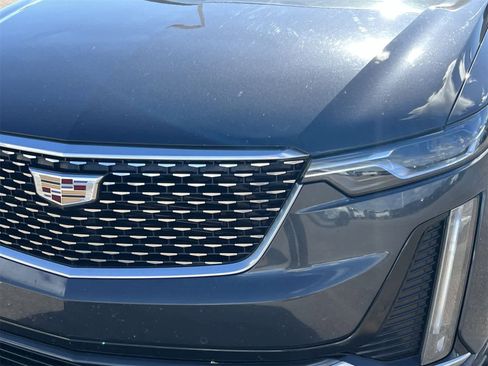 Used 2022 Cadillac XT6 Premium Luxury image 11