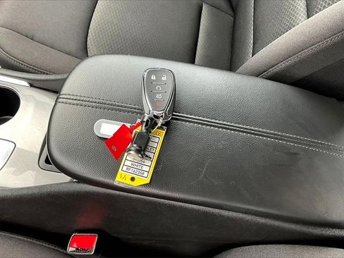 Used 2024 Chevrolet Malibu LT image 11