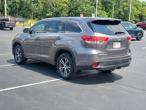 Certified 2018 Toyota Highlander Plus w/ Carpet Mat Package (TMS) AWD/4WD image 4