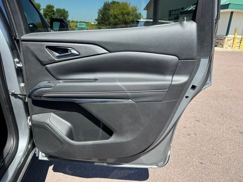 Used 2025 Chevrolet Traverse Z71 AWD/4WD image 24