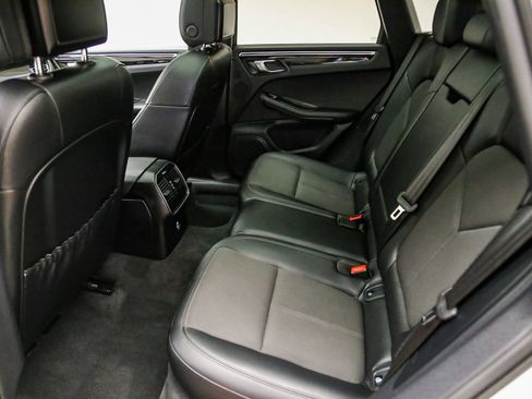 Certified 2024 Porsche Macan AWD/4WD image 23
