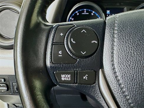 Used 2017 Toyota RAV4 Limited image 8