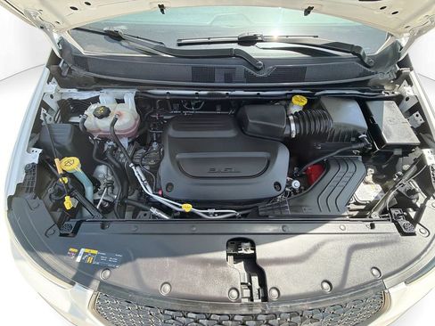 Used 2025 Chrysler Pacifica Limited FWD image 18