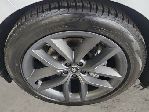 New 2025 Land Rover Range Rover Sport SE image 9