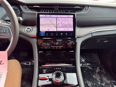 New 2025 Jeep Grand Cherokee Limited image 3