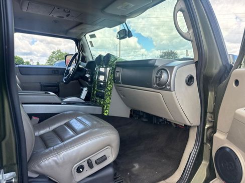 Used 2004 HUMMER H2 w/ Preferred Equipment Group AWD/4WD image 11
