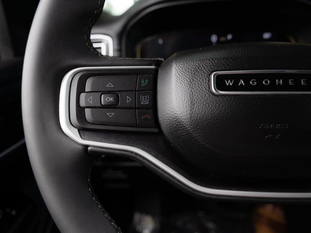 Used 2022 Jeep Wagoneer Series I AWD/4WD image 13