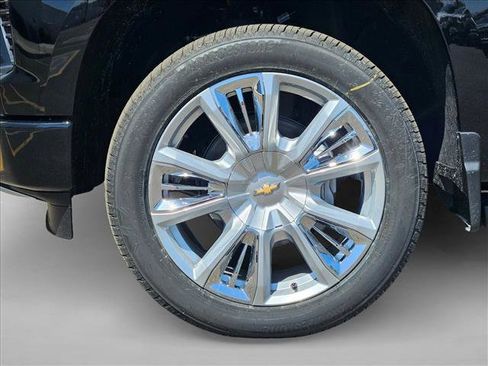 New 2026 Chevrolet Silverado 1500 High Country AWD/4WD image 11