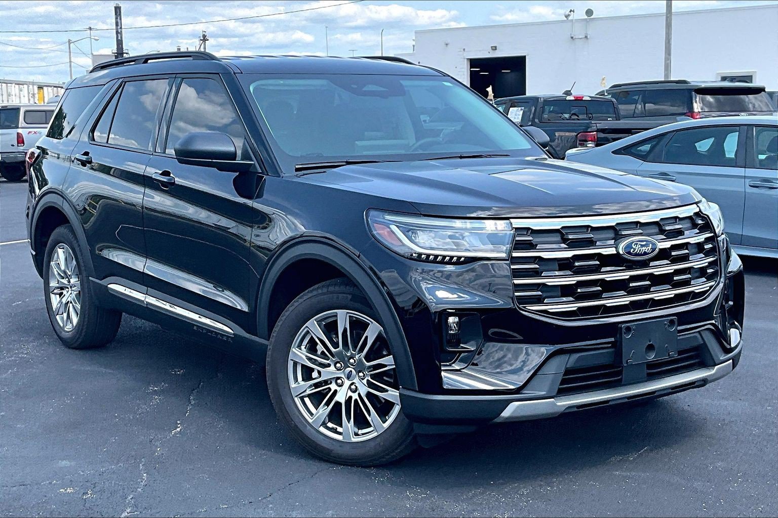 Used 2025 Ford Explorer Active w/ Active Comfort Package AWD/4WD image 37