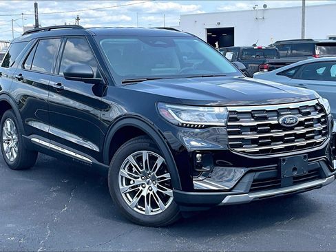 Used 2025 Ford Explorer Active w/ Active Comfort Package AWD/4WD image 37