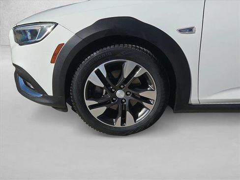Used 2018 Buick Regal Preferred w/ Sights and Sounds Package image 24