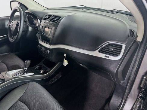 Used 2018 Dodge Journey SE image 30