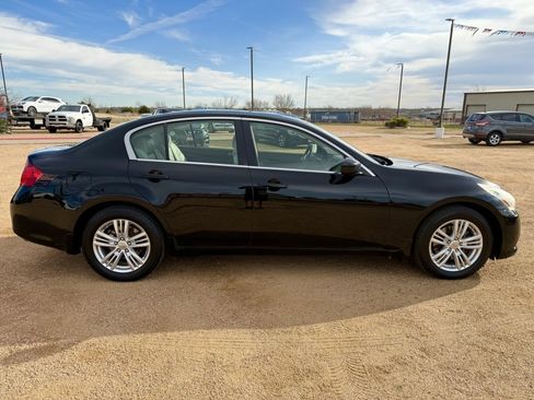 Used 2011 INFINITI G37 x w/ Premium Pkg image 4