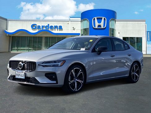 Used 2024 Volvo S60 B5 Plus image 3