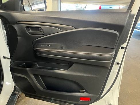 Used 2025 Honda Passport TrailSport image 12