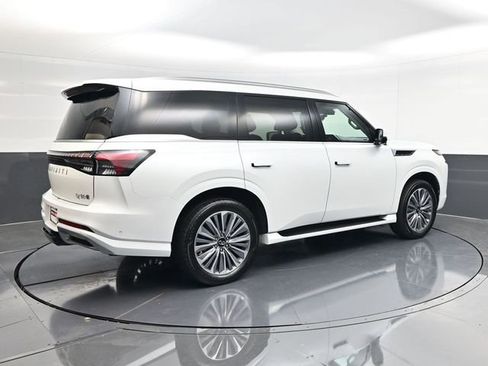 Used 2025 INFINITI QX80 Sensory image 3