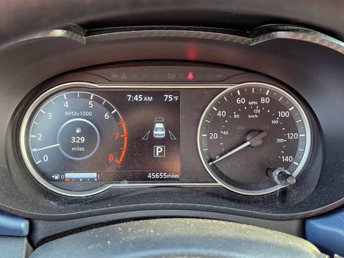 Used 2025 Nissan Versa SV FWD image 25