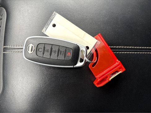 Used 2023 Nissan Pathfinder SL w/ SL Premium Package image 28