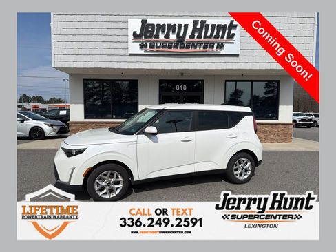 Used 2025 Kia Soul LX image 1