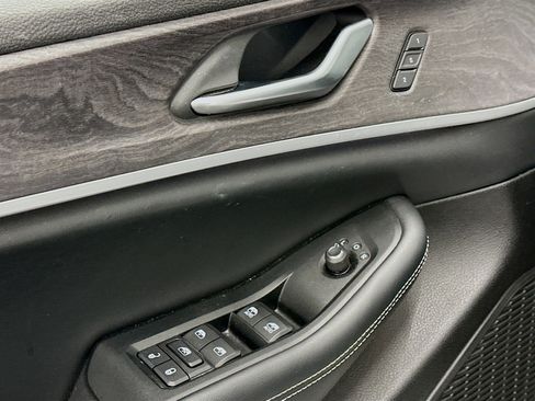 Used 2023 Jeep Grand Cherokee Limited image 15