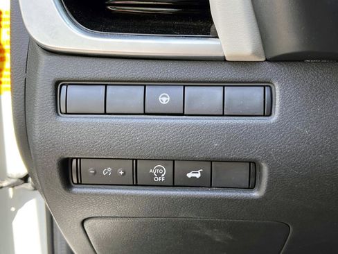 Used 2023 Nissan Rogue SL AWD/4WD image 16