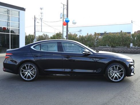 Used 2025 Genesis G70 2.5T image 4