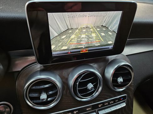 Used 2019 Mercedes-Benz GLC 300 4MATIC image 19