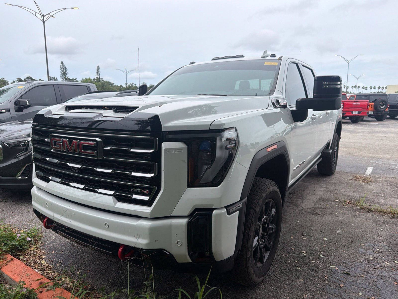 Used 2025 GMC Sierra 3500 AT4 w/ AT4 Premium Plus Package AWD/4WD image 4