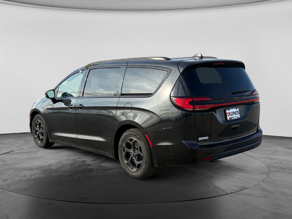 Used 2024 Chrysler Pacifica Premium FWD image 7