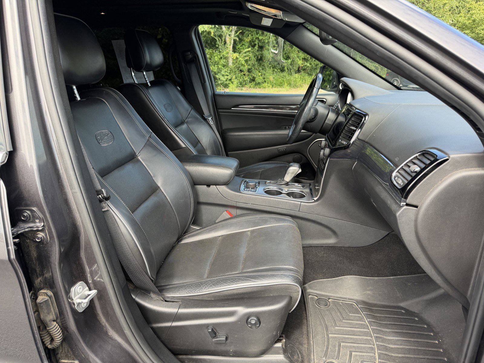 Used 2019 Jeep Grand Cherokee Overland AWD/4WD image 13