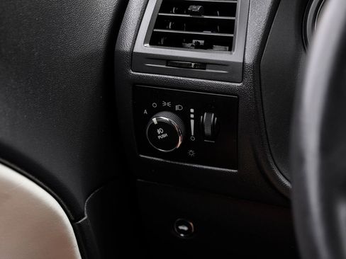 Used 2011 Dodge Challenger SRT8 image 34