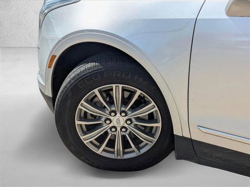 Used 2017 Cadillac XT5 Luxury w/ Driver Awareness Package image 10