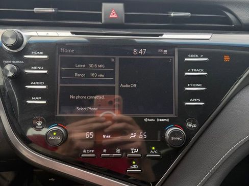 Used 2020 Toyota Camry XSE image 13