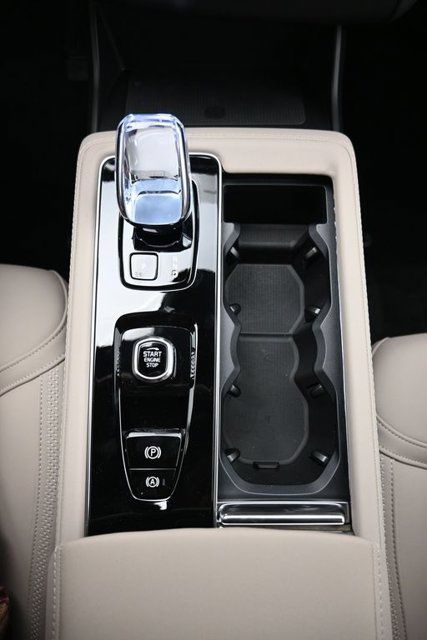 New 2026 Volvo XC90 B6 Plus w/ Protection Package Premier AWD/4WD image 11