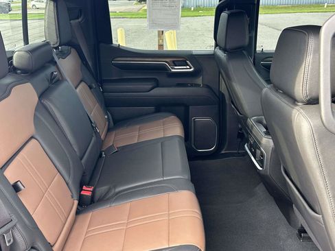 Used 2024 Chevrolet Silverado 1500 High Country AWD/4WD image 10