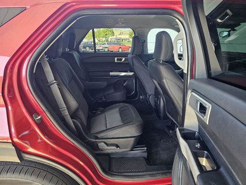 Used 2023 Ford Explorer XLT AWD/4WD image 14