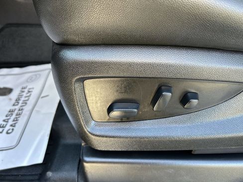 Used 2019 GMC Yukon XL SLT w/ Graphite Performance Edition image 12